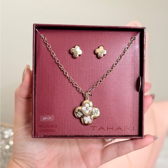 Tahari Jewelry - ⚜️ Tahari | Elegant Trendy Gold Clover Necklace Set